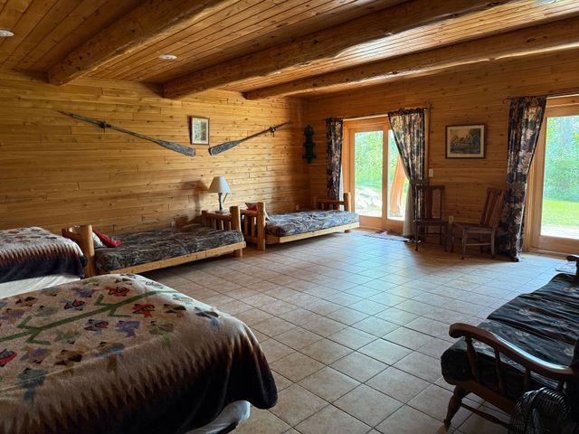 Cabins | Spacious Lodge | Handcrafted Lakeside Cabins